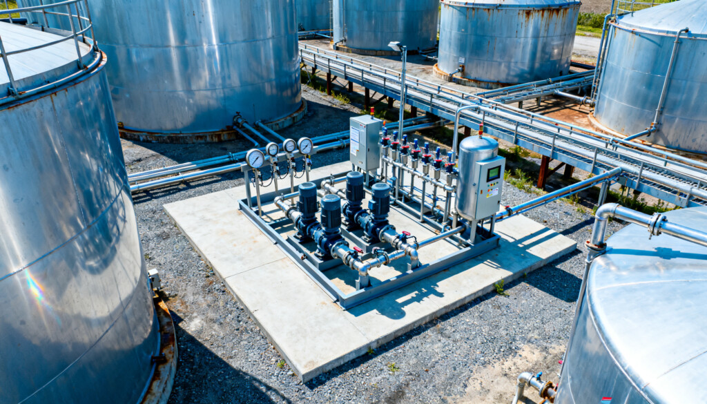 Continuous mixing line for UAN liquid nitrogen fertilizer